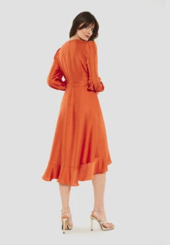 SWING Cocktailkleid Aus Nachhaltigen Satin Chiffon 11 SWING Cocktailkleid Aus Nachhaltigen Satin Chiffon -Damenbekleidungs Geschäft 091457bafc642955b9b2d5ed68494ee585604503 7200860185 710 03