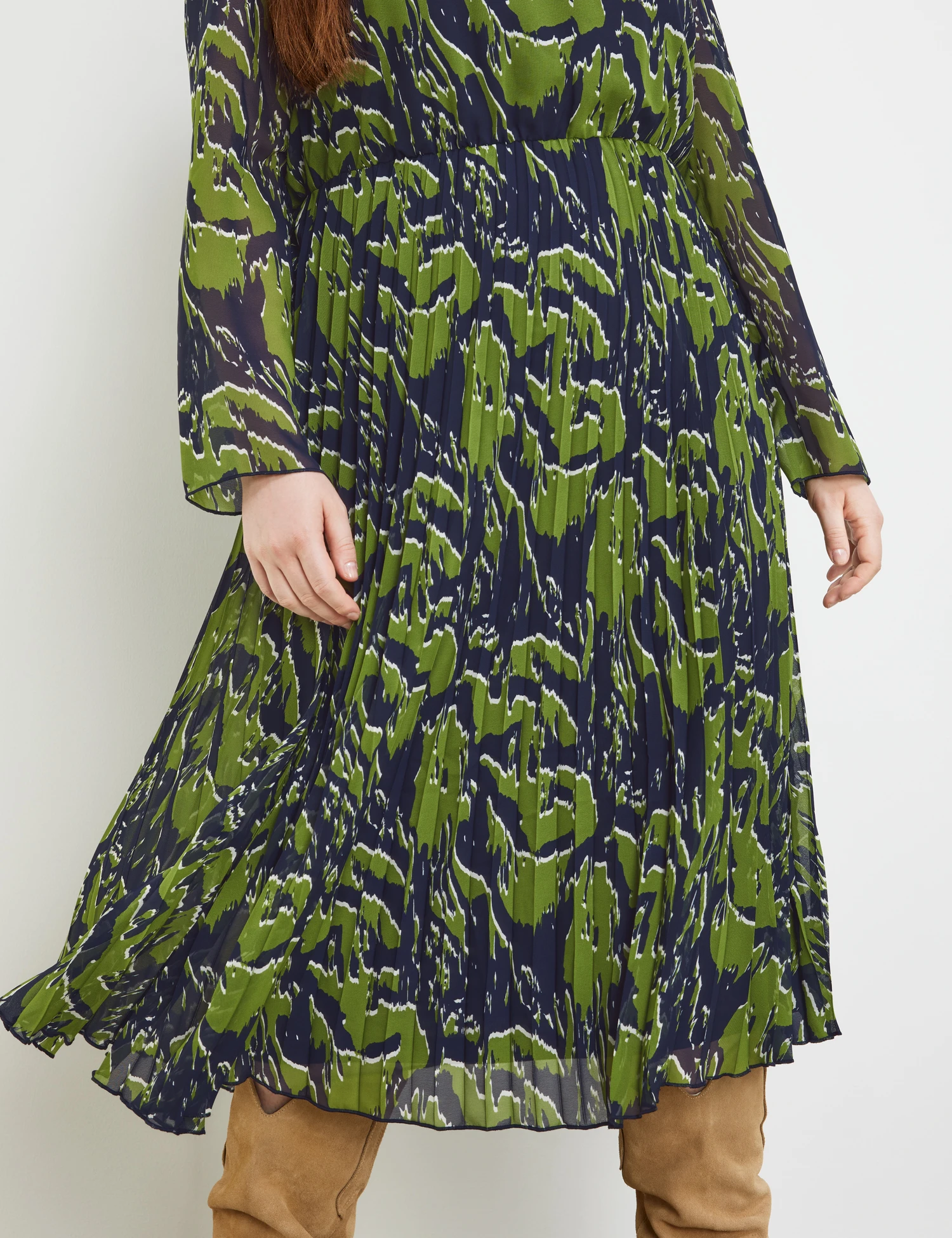 Midikleid Mit Plissiertem Rockteil 5 Midikleid Mit Plissiertem Rockteil – Bild 3