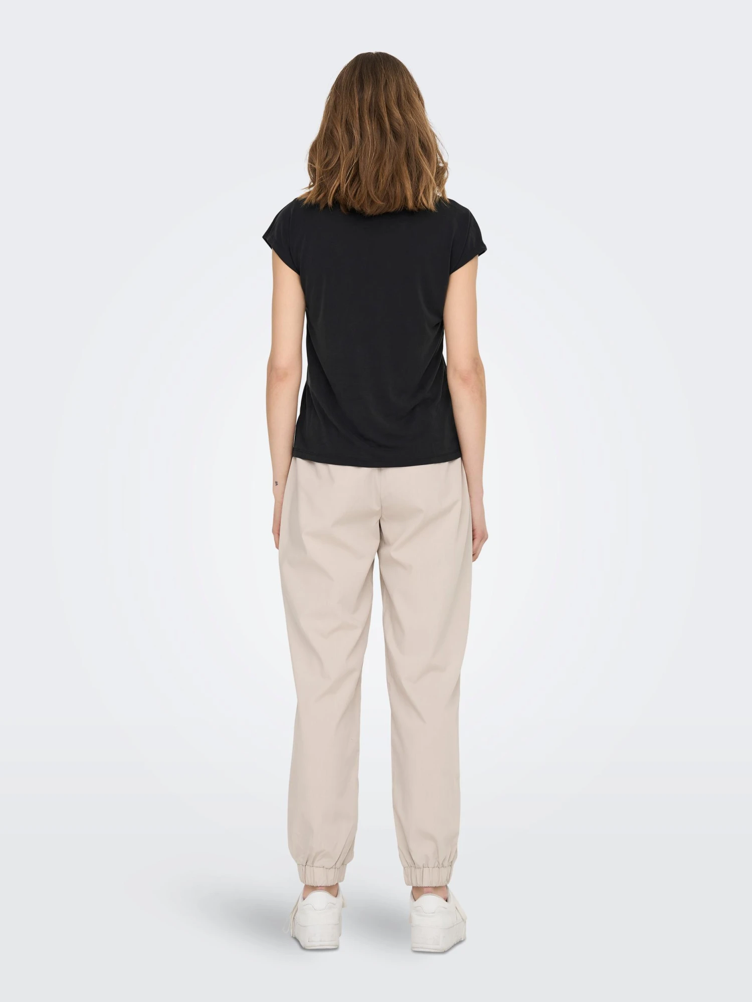 ONLY ONLFREE S/S MODAL V-NECK TOP JRS NO 6 ONLY ONLFREE S/S MODAL V-NECK TOP JRS NO – Bild 4