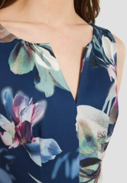 SWING Cocktailkleid Aus Scuba Mit Blumendruck -Damenbekleidungs Geschäft 5822d2db72f023d77a8fa91933dd3caa7a37660c 7200883090 3001 02