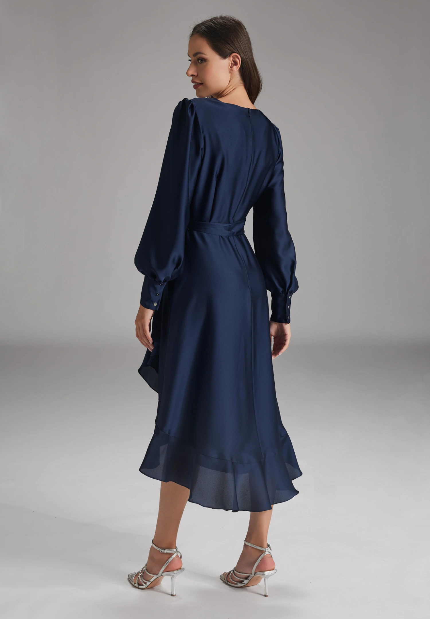 SWING Vokuhila-Kleid Mit Blusigen Ärmeln 9 SWING Vokuhila-Kleid Mit Blusigen Ärmeln – Bild 7