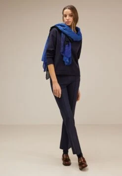 Plissée Longschal -Damenbekleidungs Geschäft 8379661e400c6f036ffe154154f6a8c45b163a4f 7200912401 31238 05