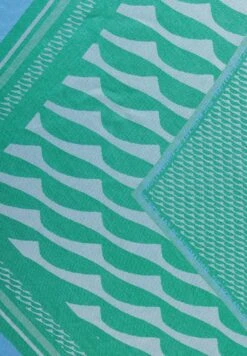 Dreieckstuch Mit Print -Damenbekleidungs Geschäft a73bbea623996aa61c0f40bf2be03cba04e0b99d 7200915173 35376 02