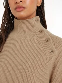Recycled Wool Button Mock Neck -Damenbekleidungs Geschäft b468a1aba0839a3170b22a5546a6f19ee0370b47 7200886310 PCE 04