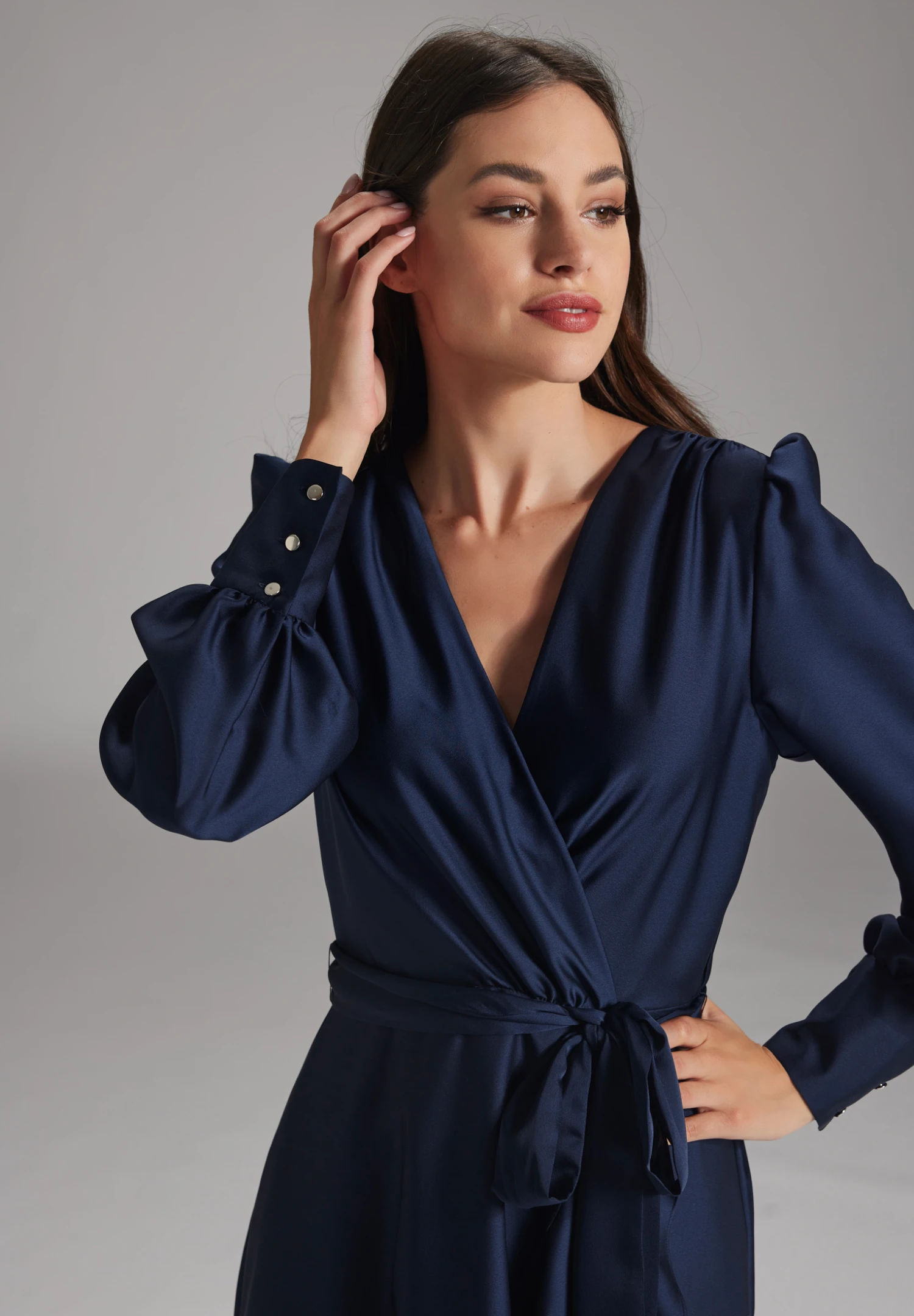 SWING Vokuhila-Kleid Mit Blusigen Ärmeln 5 SWING Vokuhila-Kleid Mit Blusigen Ärmeln – Bild 3