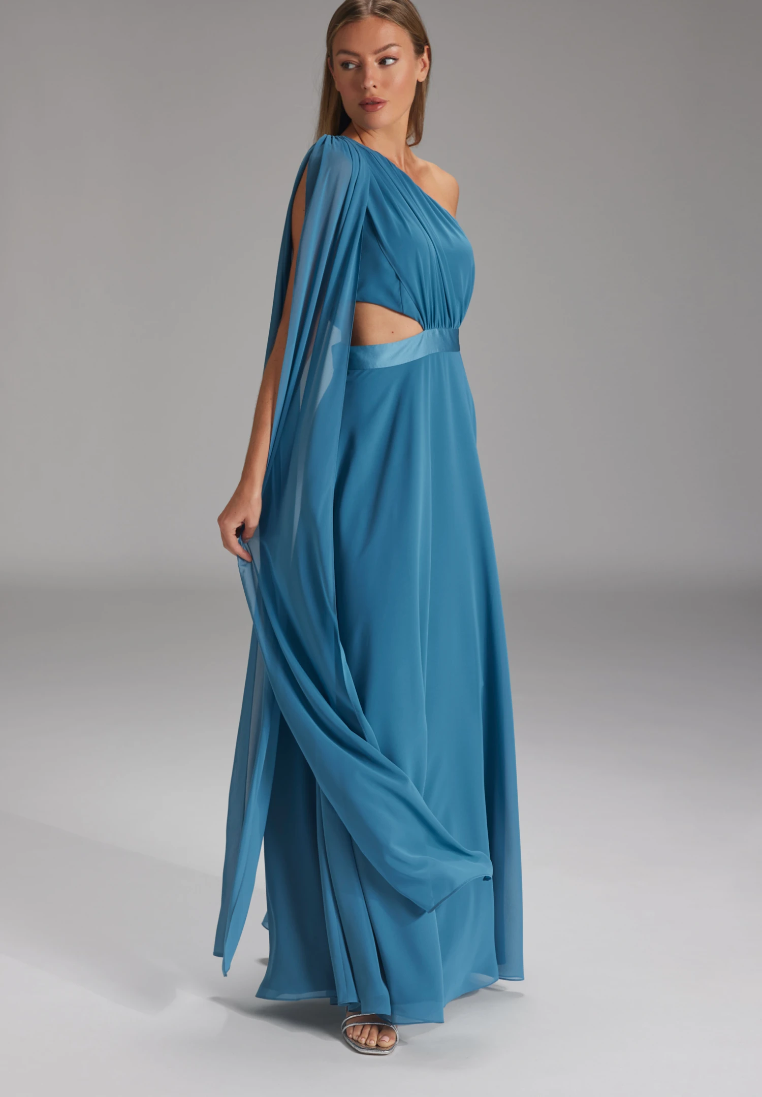 SWING One-Shoulder-Maxikleid Aus Nachhaltigem Chiffon 6 SWING One-Shoulder-Maxikleid Aus Nachhaltigem Chiffon – Bild 4